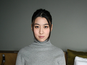 某有名芸能人の娘は処女。顔は清楚なお嬢様系美少女なのに、体は卑猥なデカ尻ムチコロボディというギャップにキュン。根本佳澄(20歳) サンプル動画サムネイル